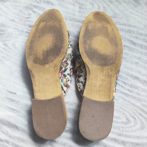 🍂SOLD🍂INDIGO RD Tapestry Floral Grandma Style Vegan Faux Leather Slip On Mules - Picture 7 of 7